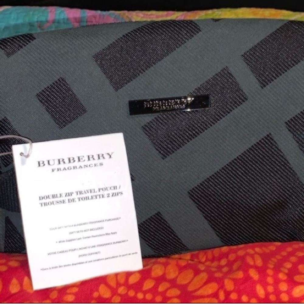 Burberry Accessory Bag NWT Black/Gray Plaid 9×5.5×3 w/handle 2 LG pockets